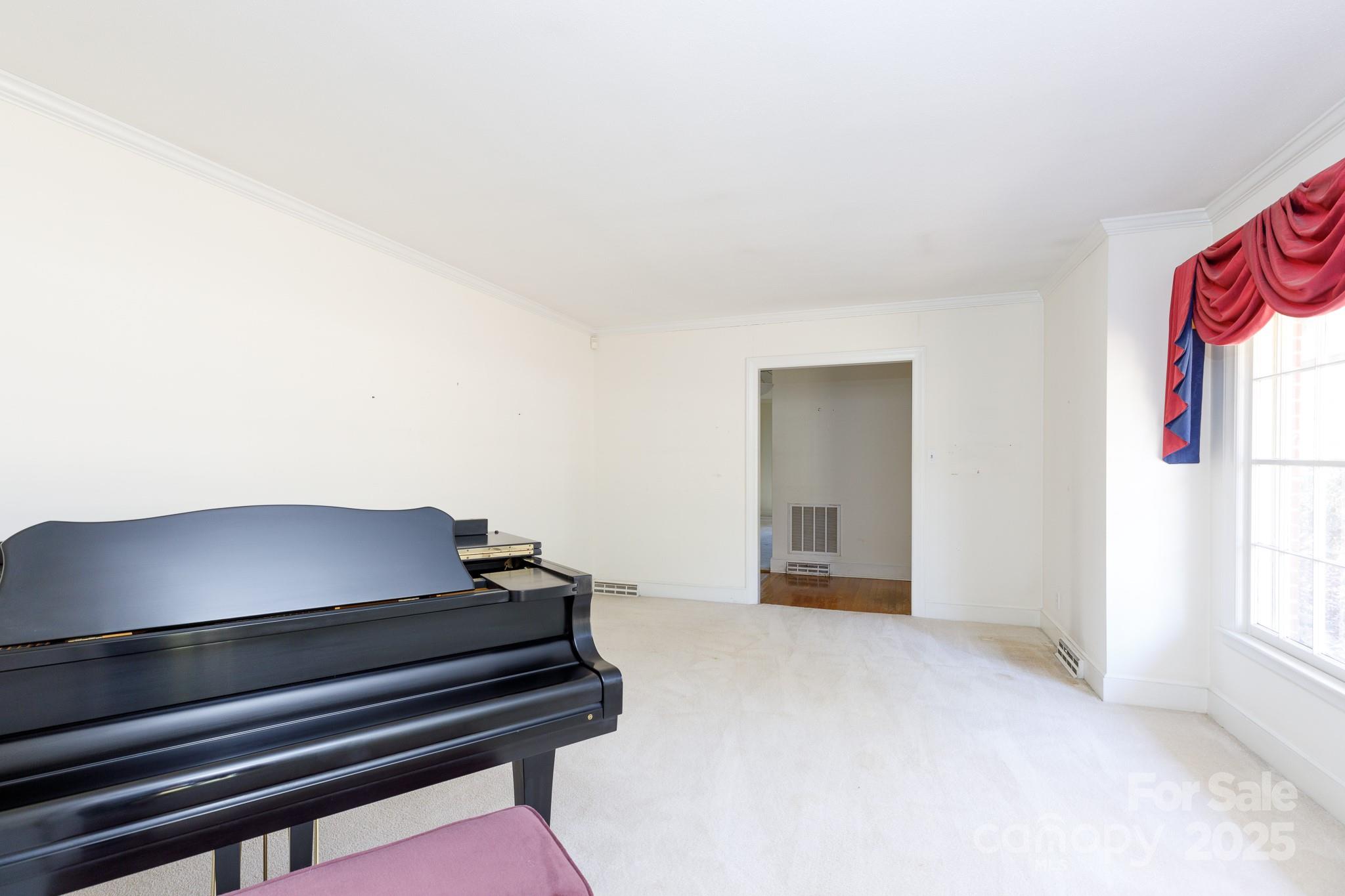 829 Rawlinson Road Property Photo 8