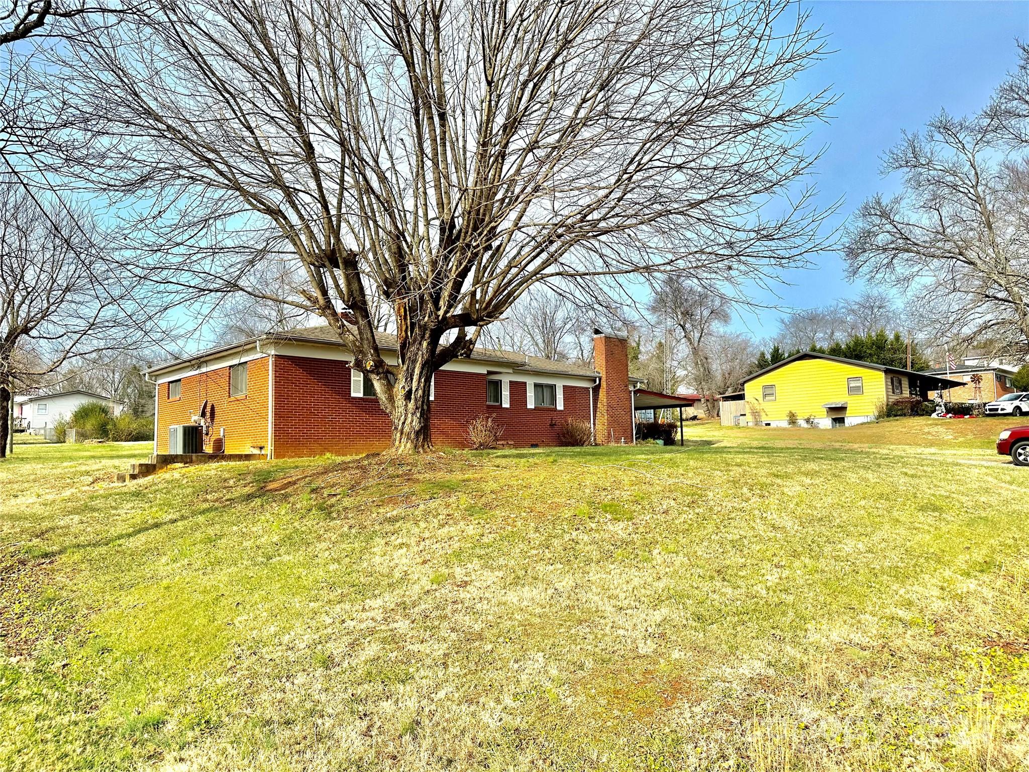 2412 Maywood Street Property Photo 2