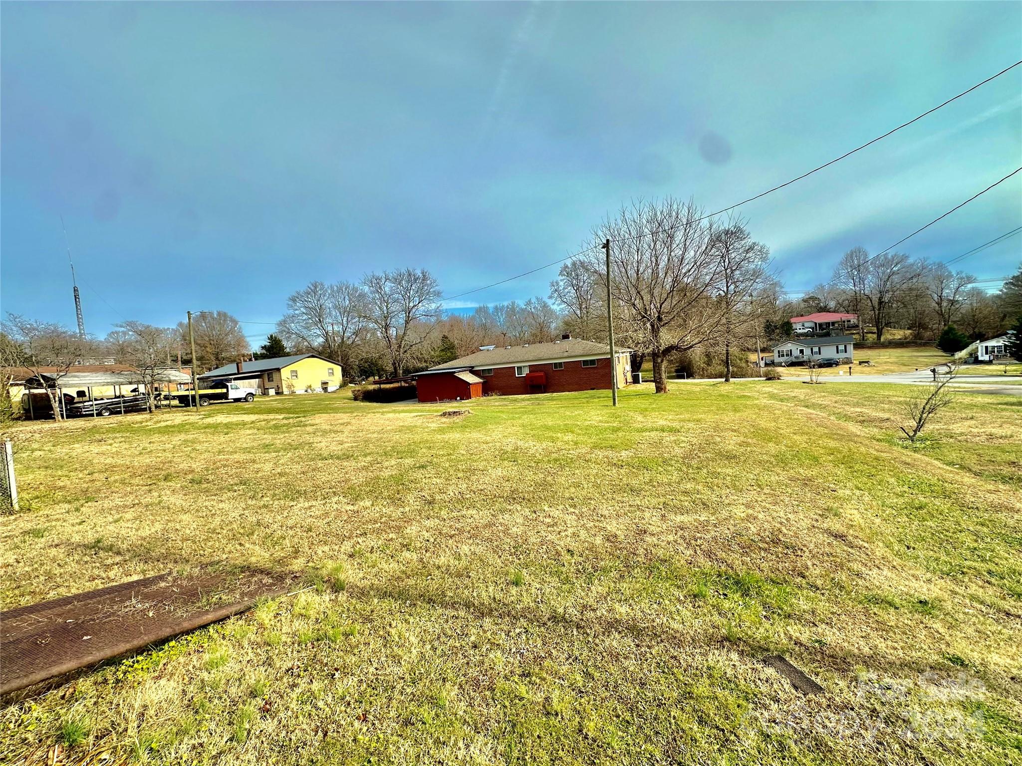 2412 Maywood Street Property Photo 4