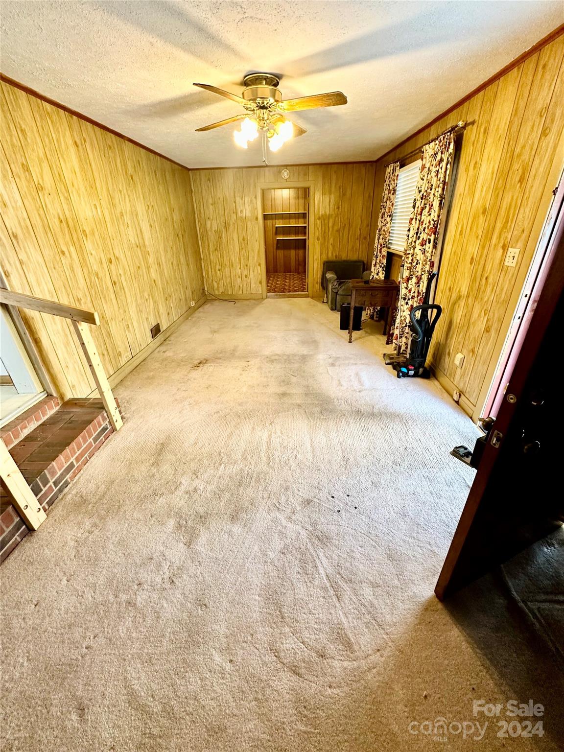2412 Maywood Street Property Photo 6