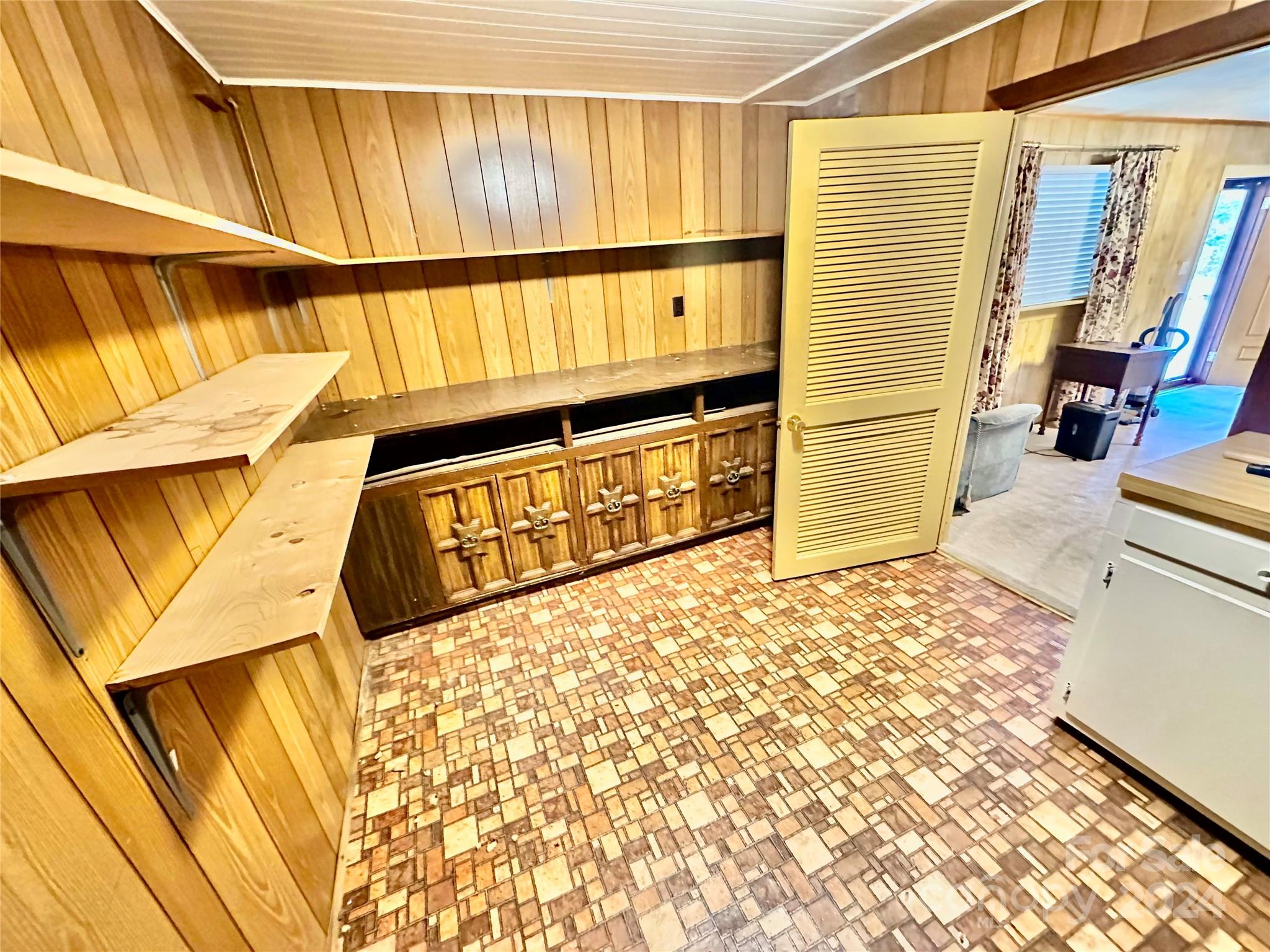 2412 Maywood Street Property Photo 9