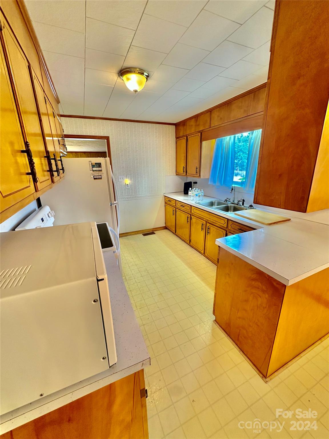 2412 Maywood Street Property Photo 10