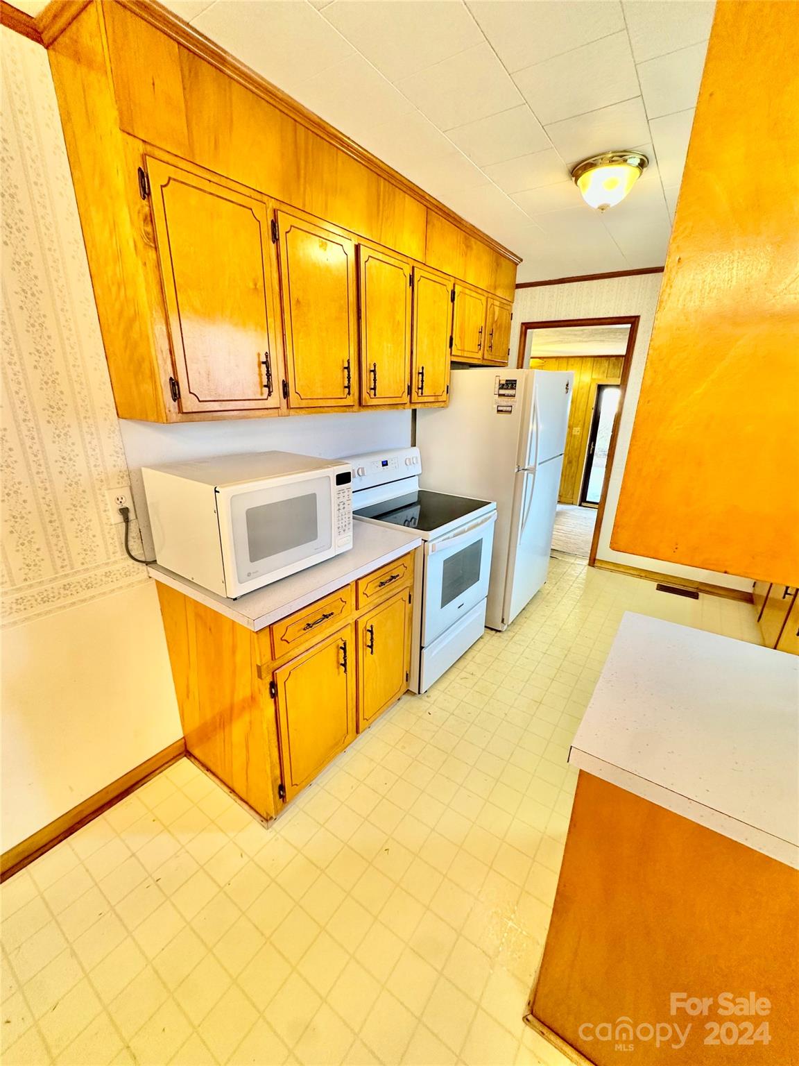 2412 Maywood Street Property Photo 12