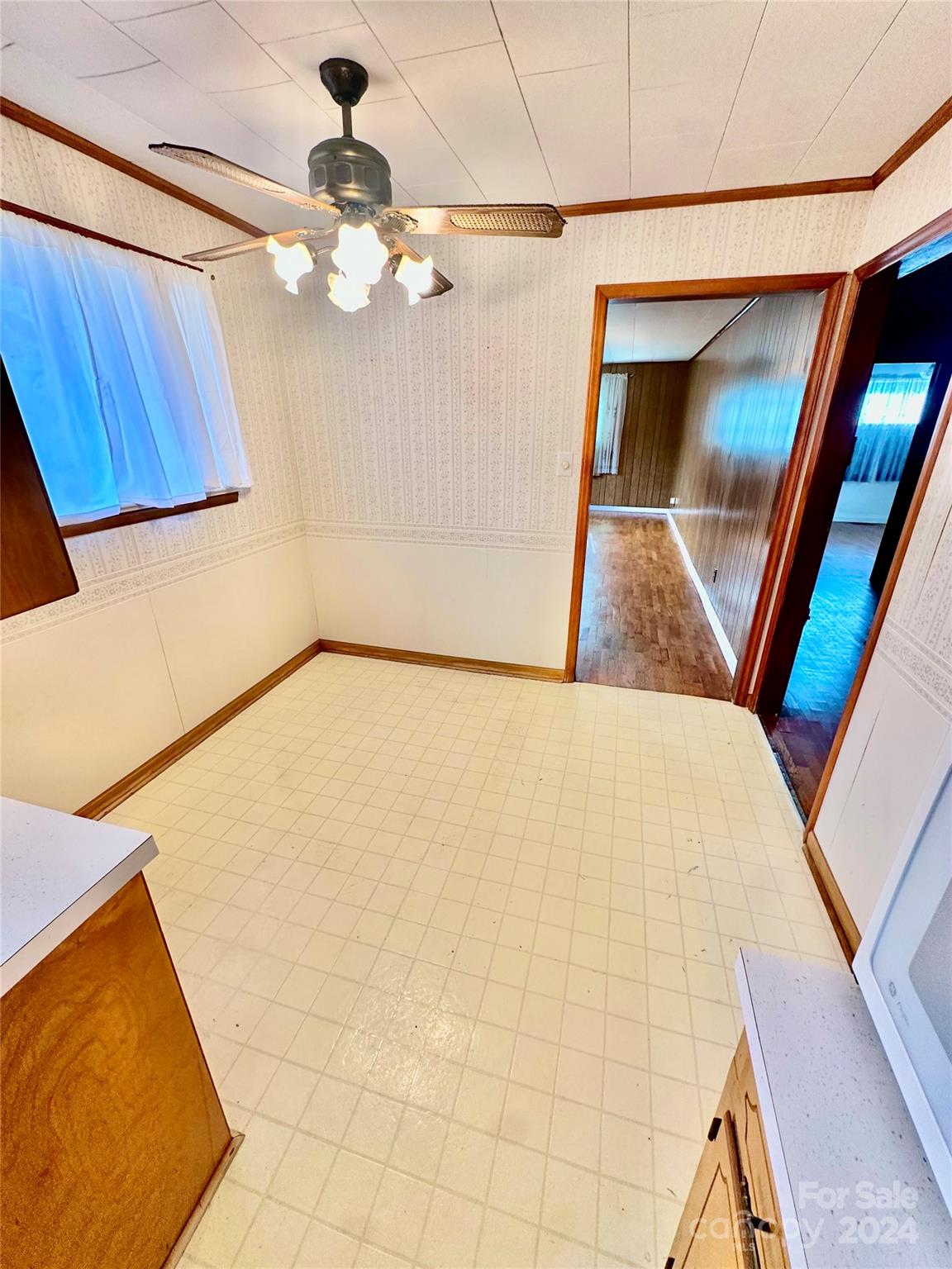 2412 Maywood Street Property Photo 13