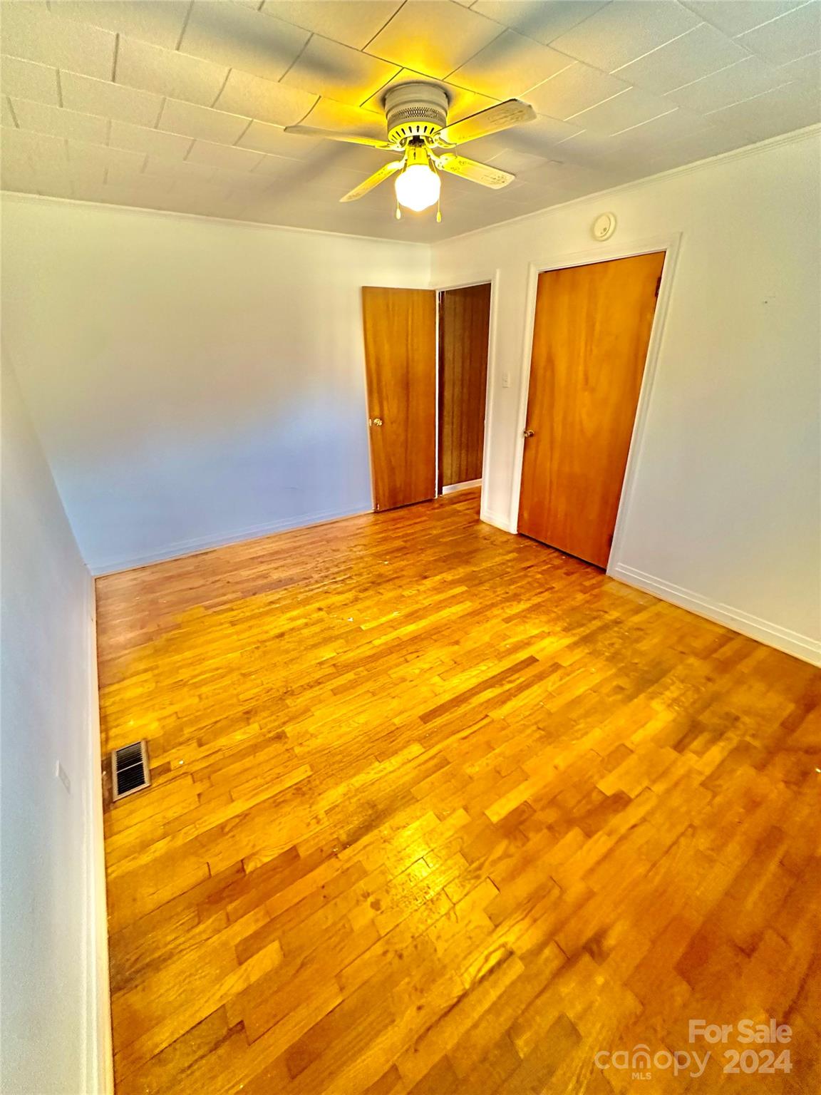 2412 Maywood Street Property Photo 18