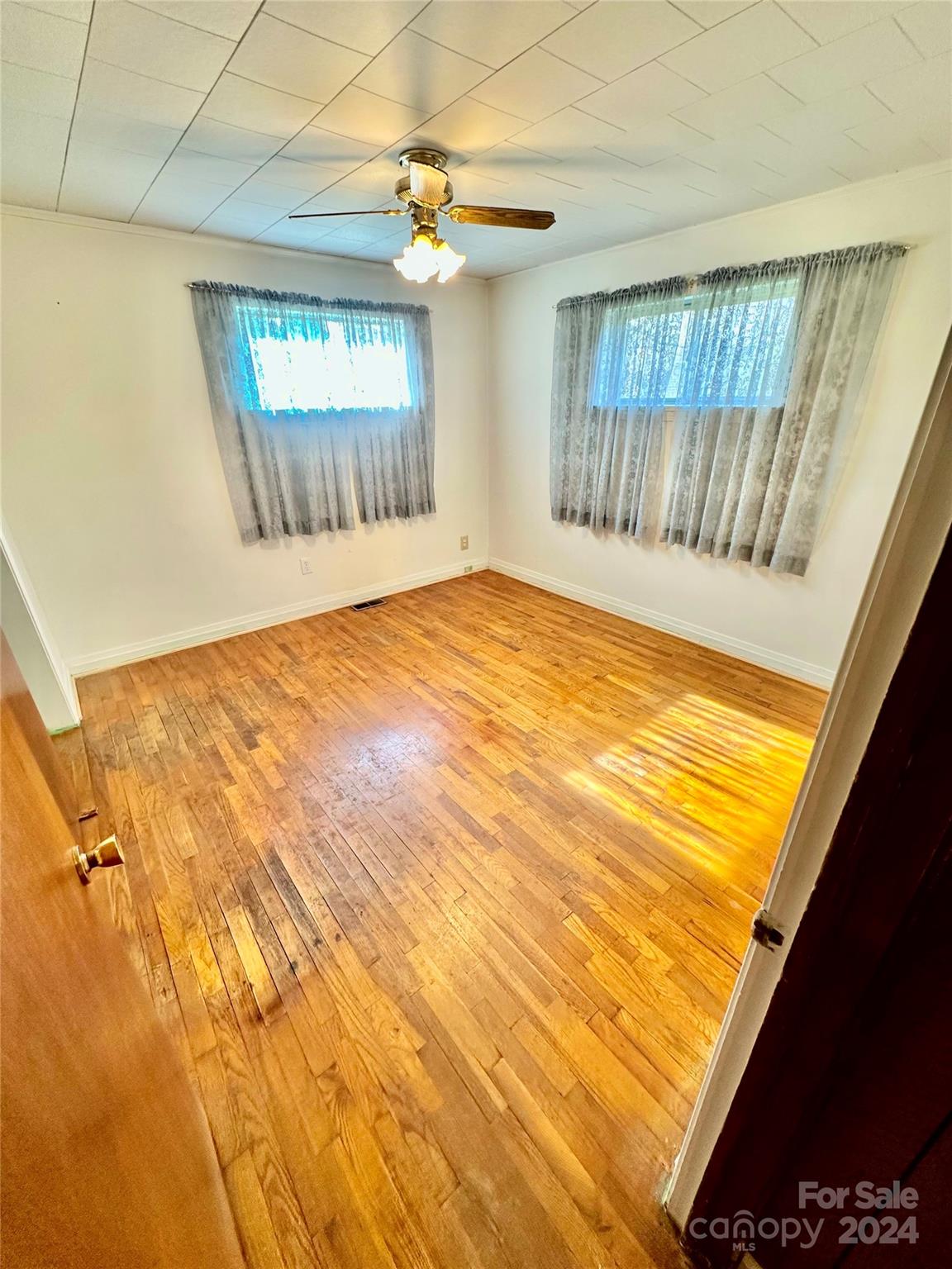 2412 Maywood Street Property Photo 25