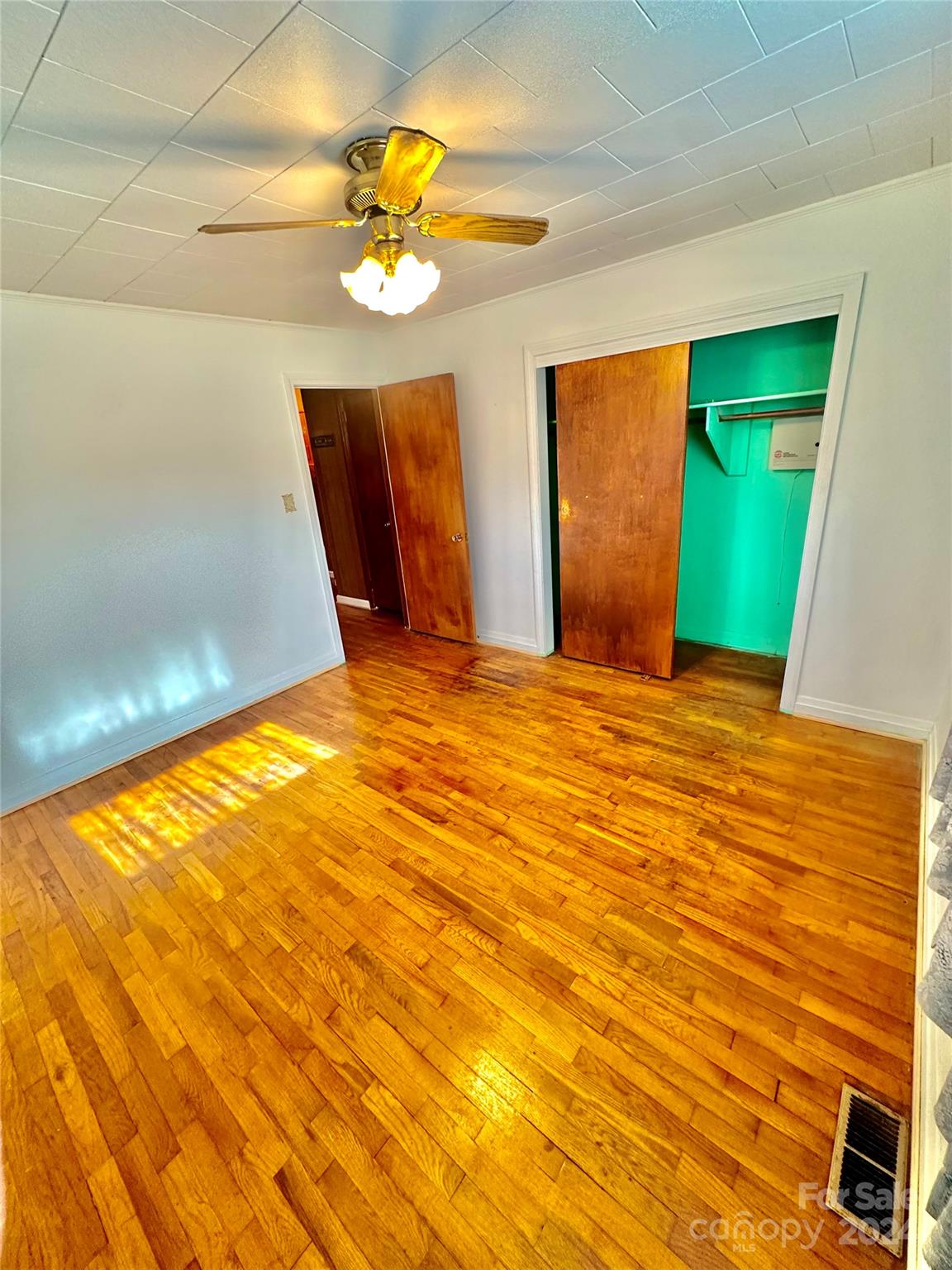 2412 Maywood Street Property Photo 26