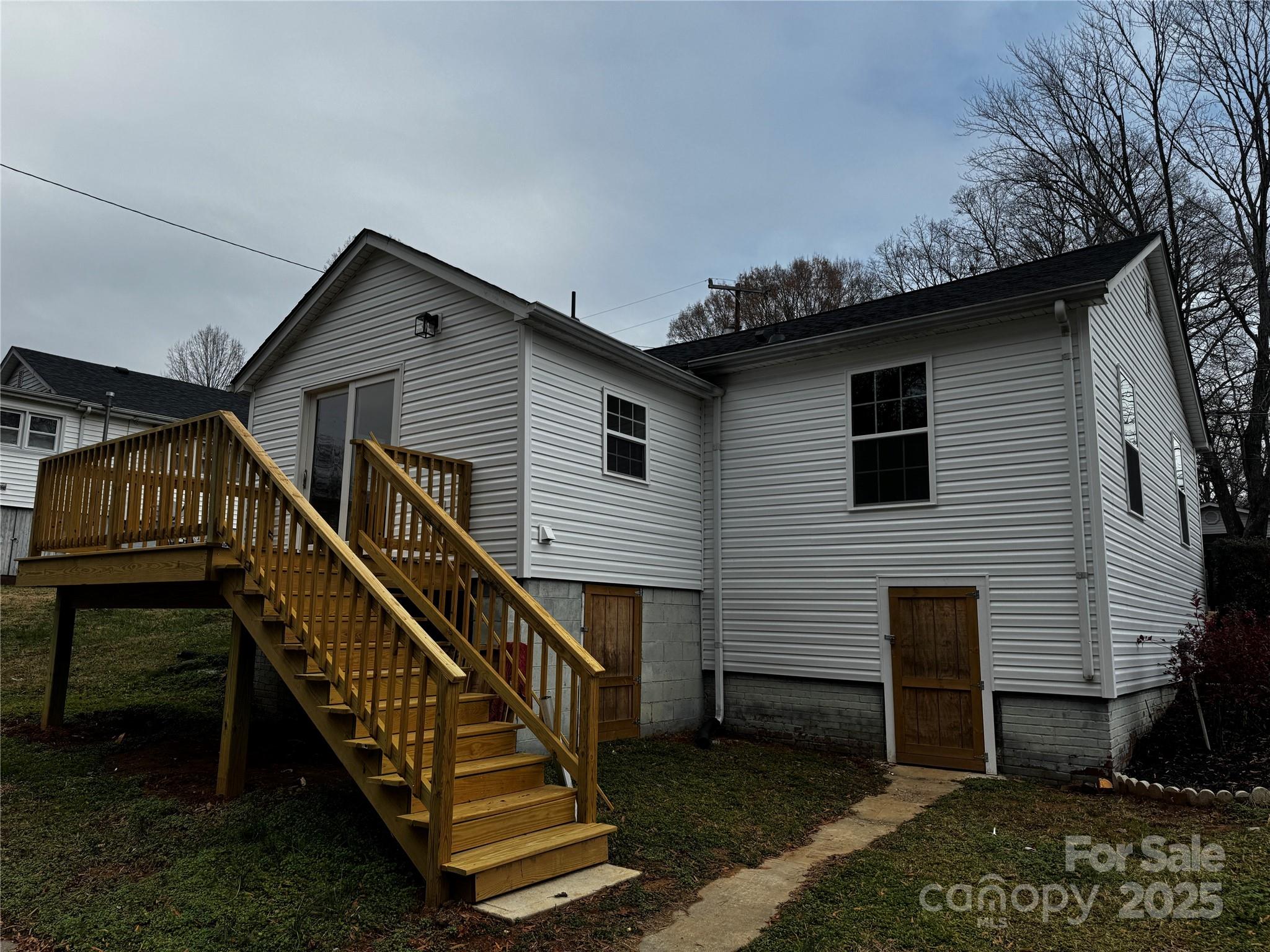 112 Mccray Avenue Property Photo 3