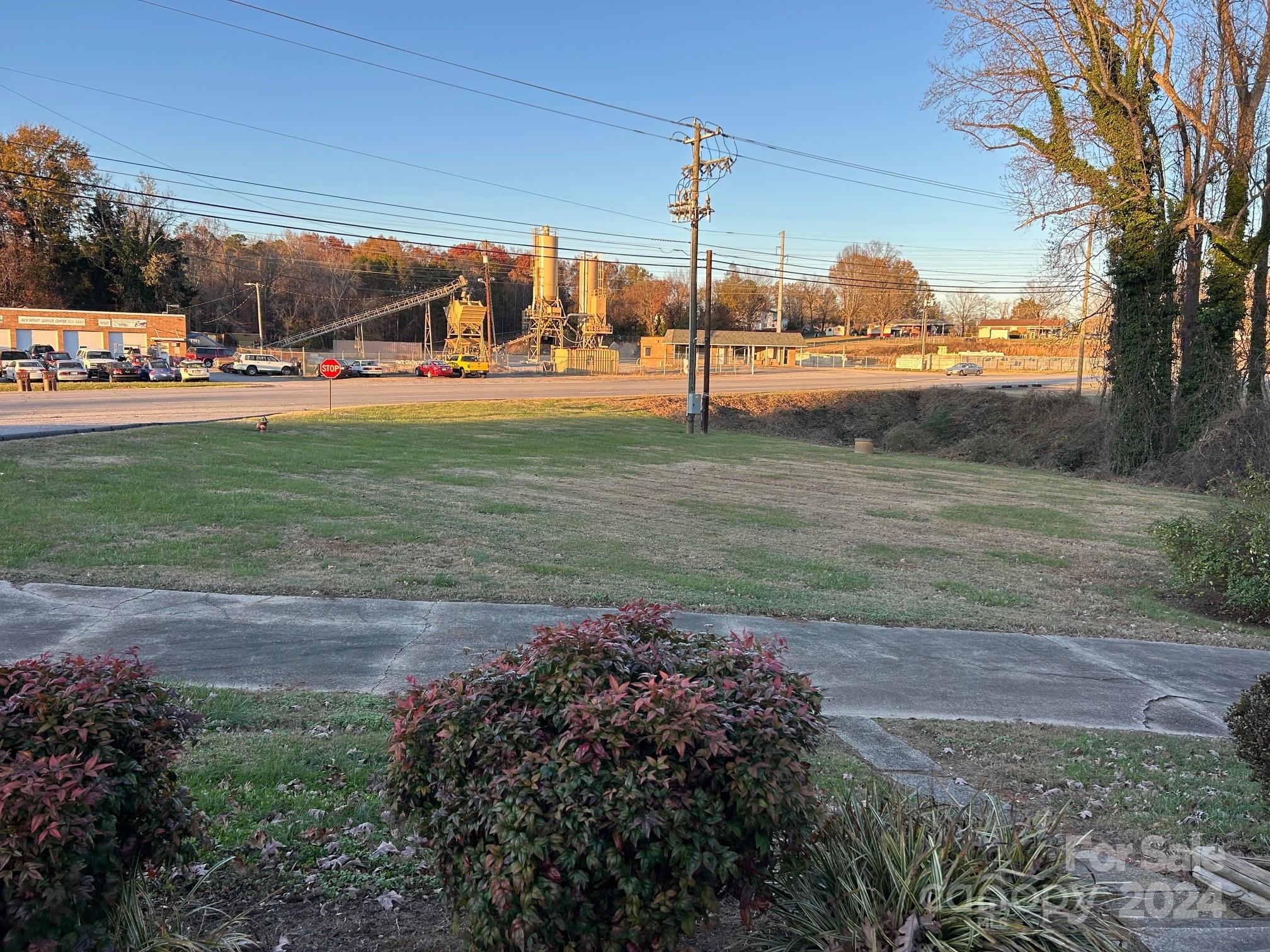 915 37th Street Property Photo 2