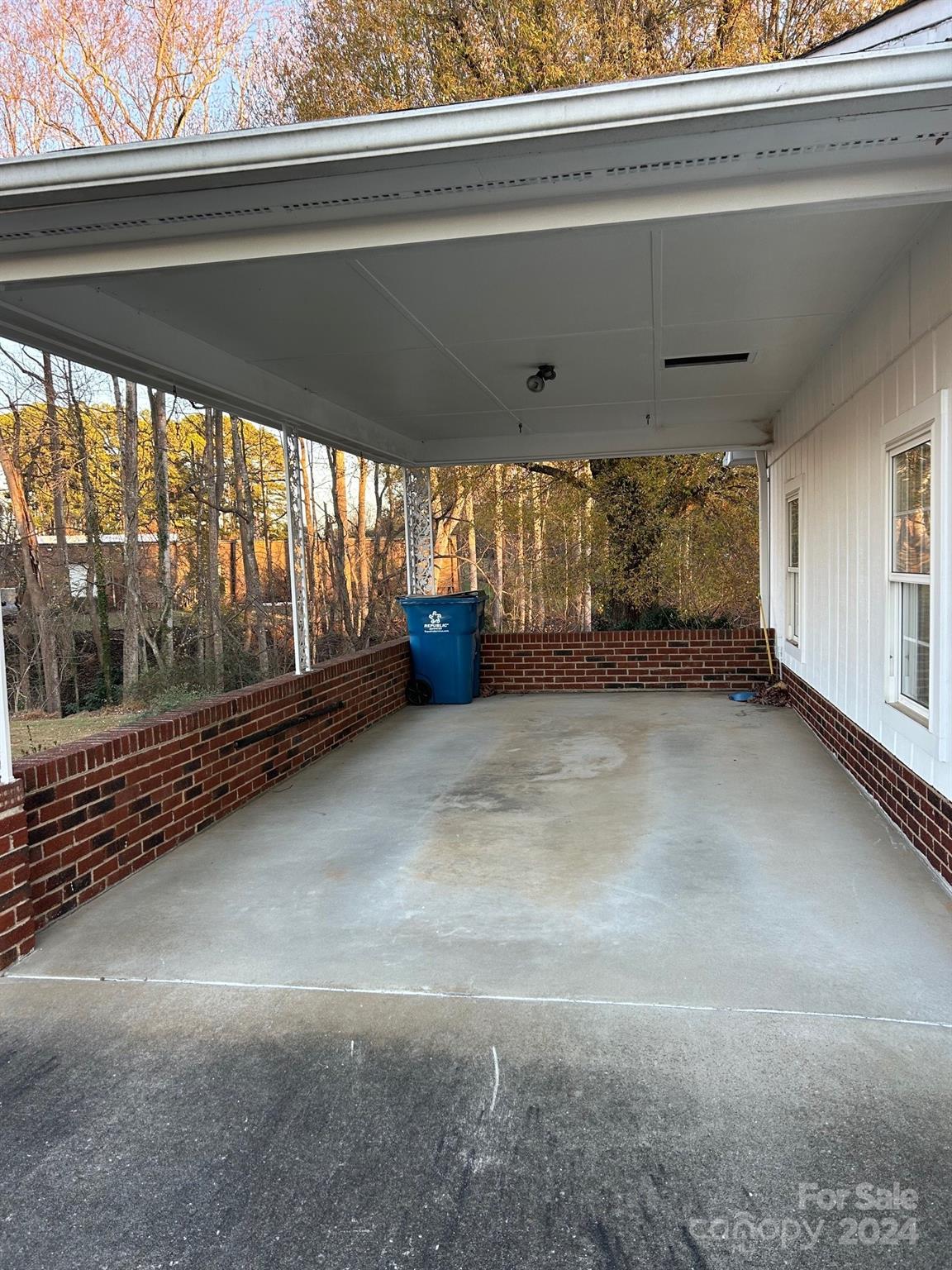 915 37th Street Property Photo 3