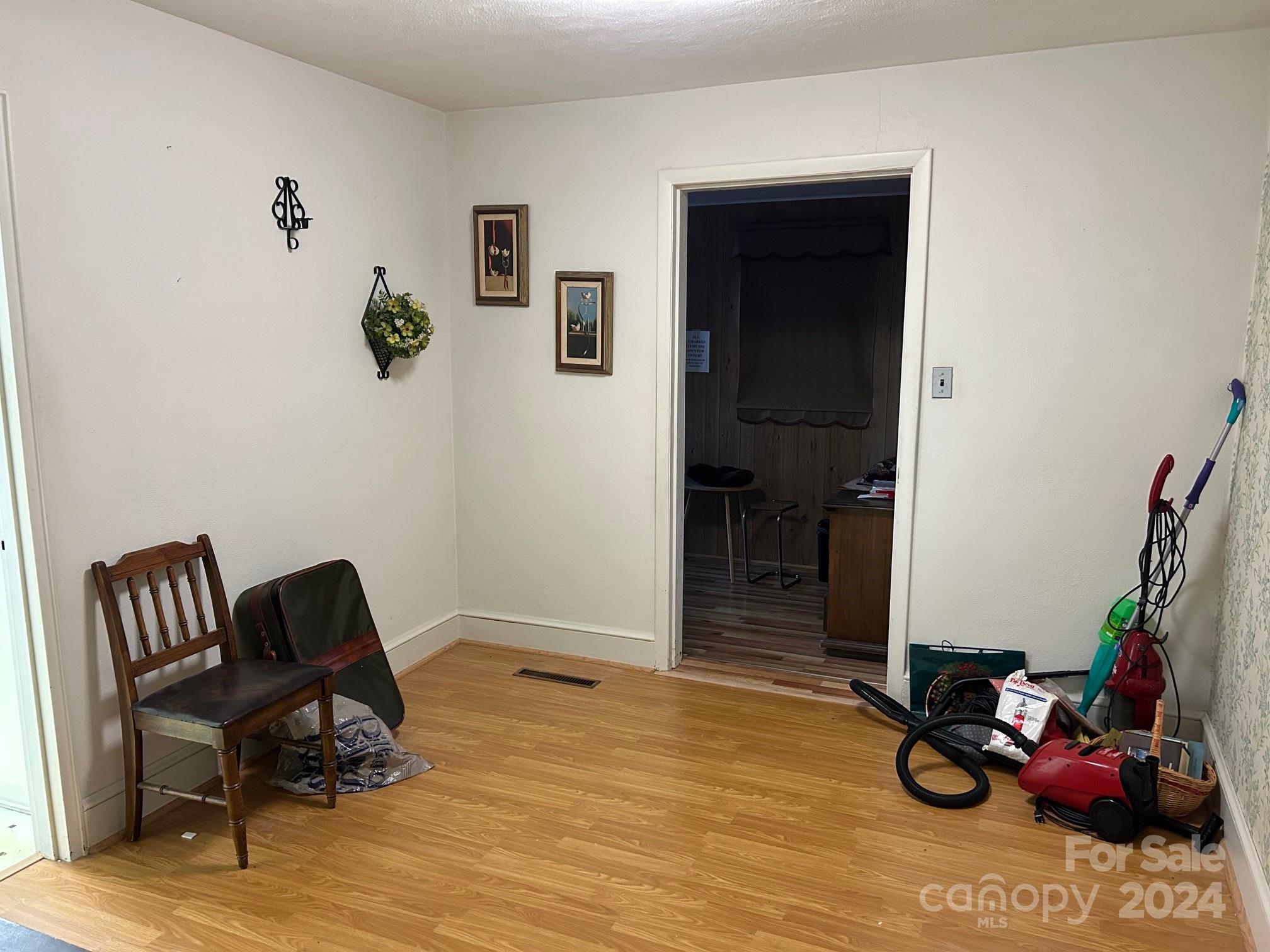 915 37th Street Property Photo 8