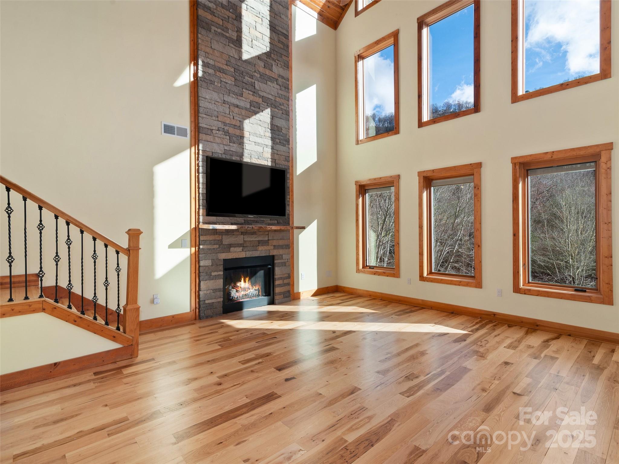 350 Inverness Drive Property Photo 6