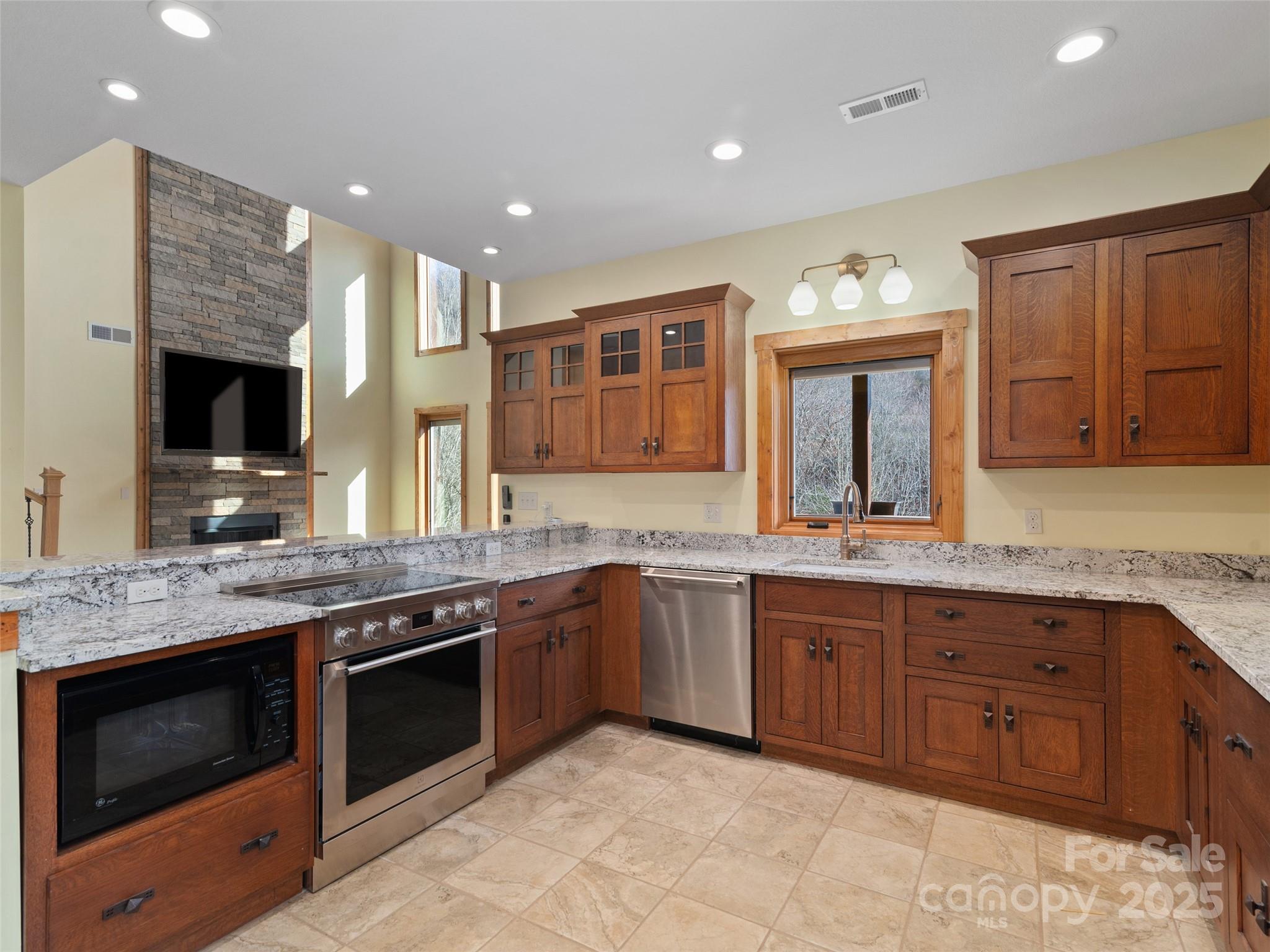 350 Inverness Drive Property Photo 11