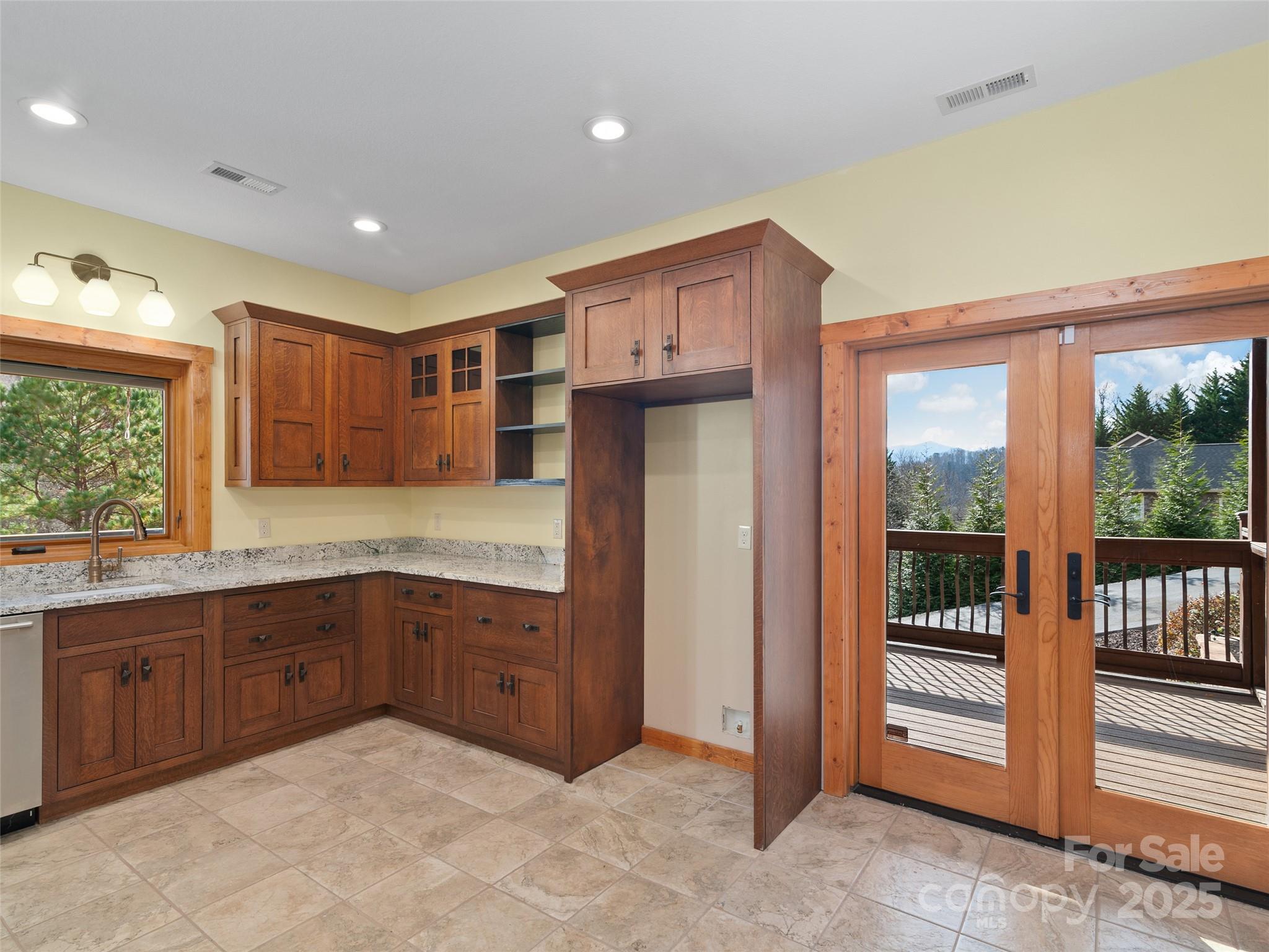 350 Inverness Drive Property Photo 12