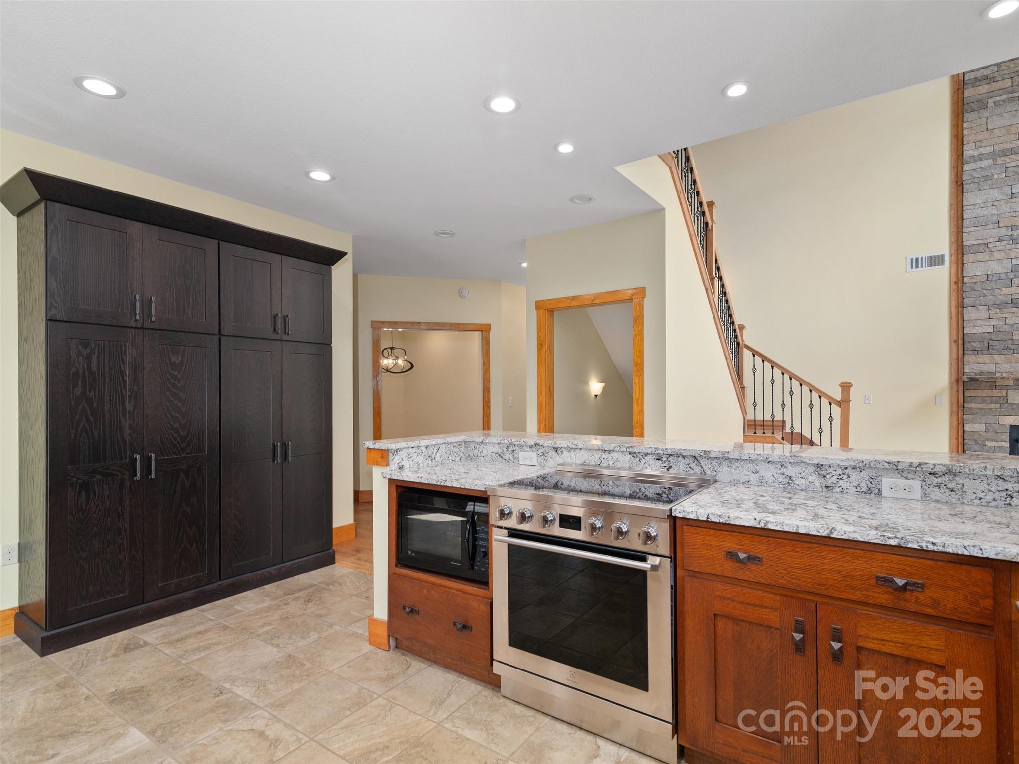 350 Inverness Drive Property Photo 13