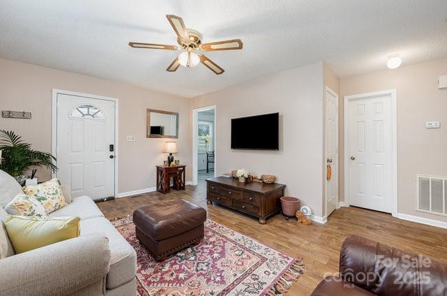 222 E Alabama Avenue Property Photo 8