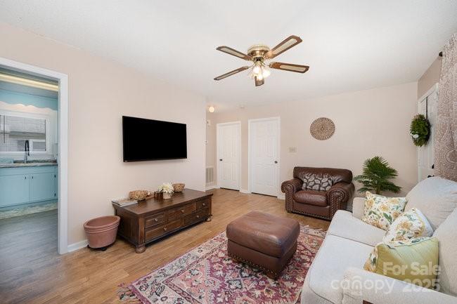 222 E Alabama Avenue Property Photo 10