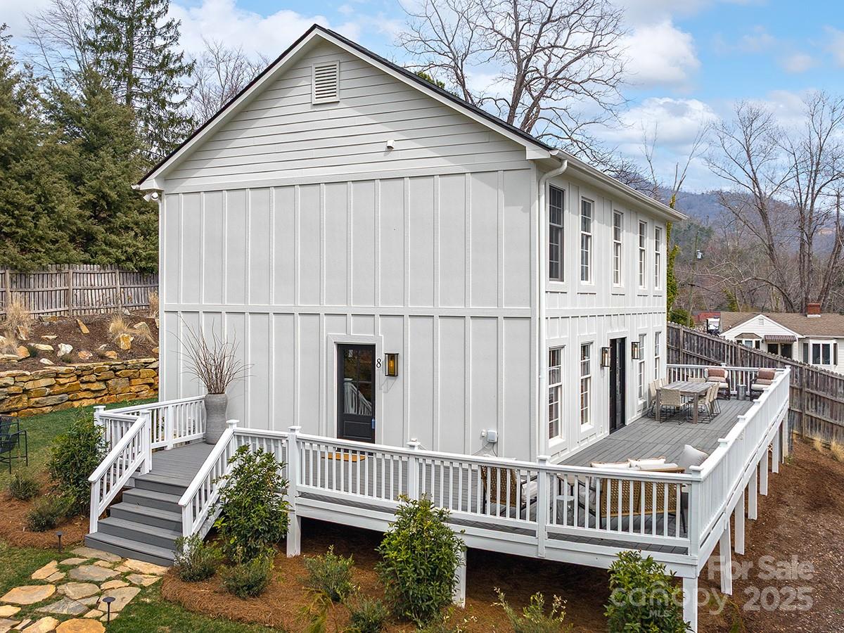 8 Pinecroft Place Property Photo