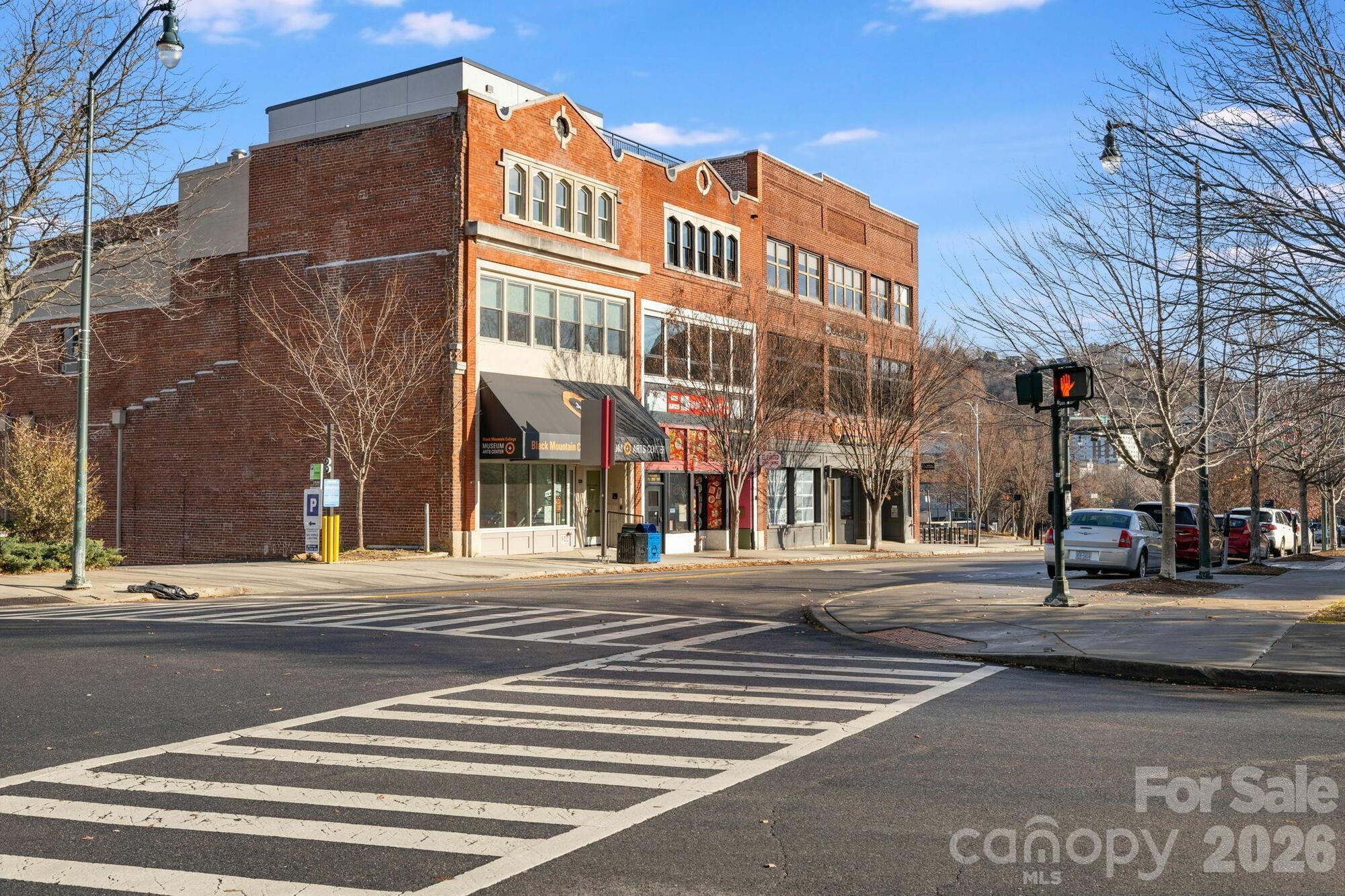 122 College Street Property Photo 4