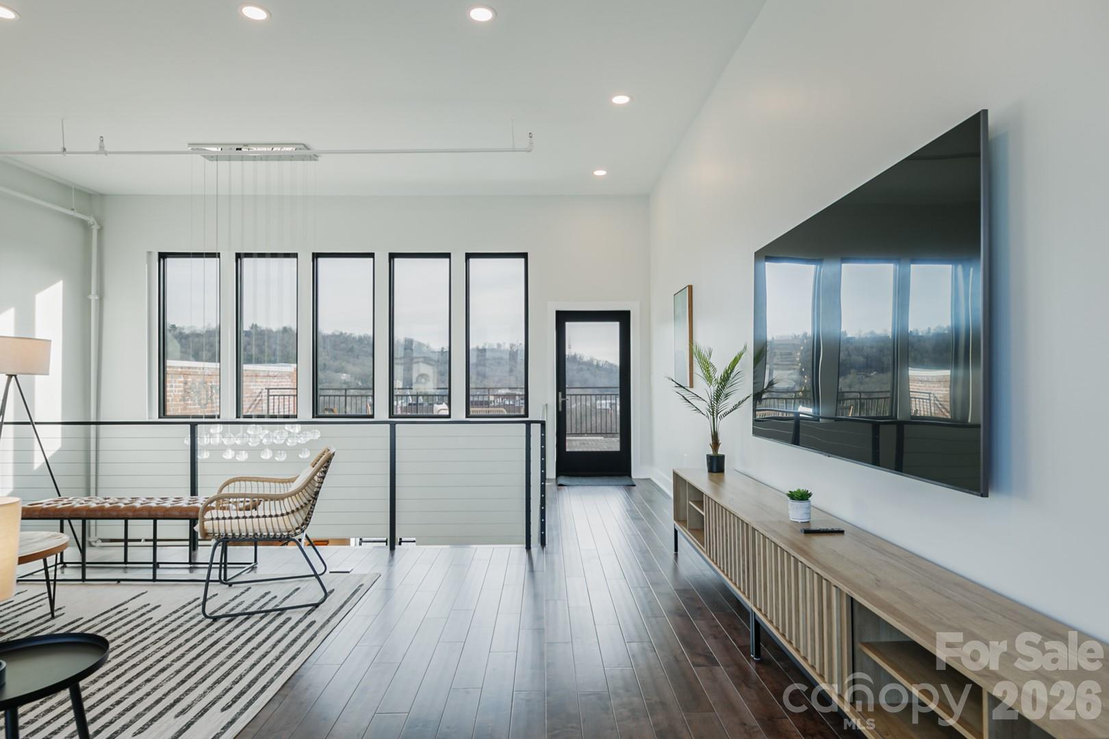 122 College Street Property Photo 13