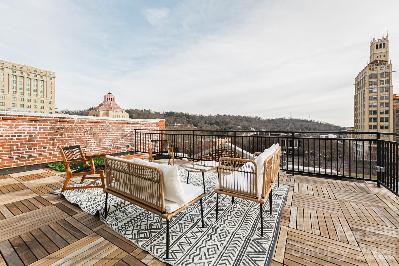 122 College Street Property Photo 17