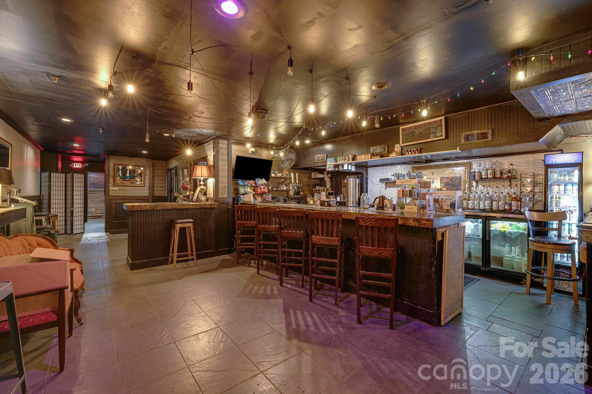122 College Street Property Photo 29