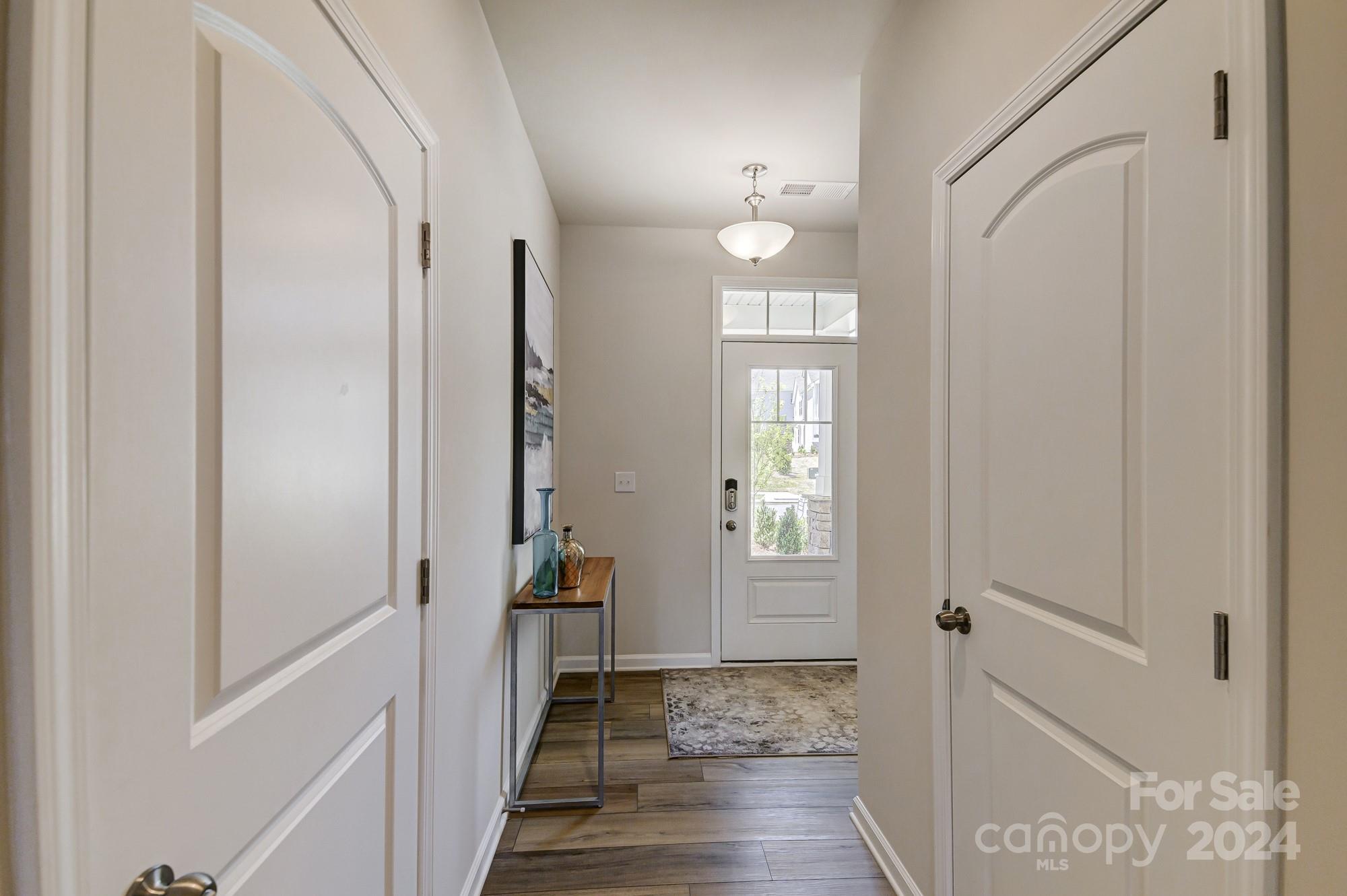 2731 Texana Court Property Photo 3