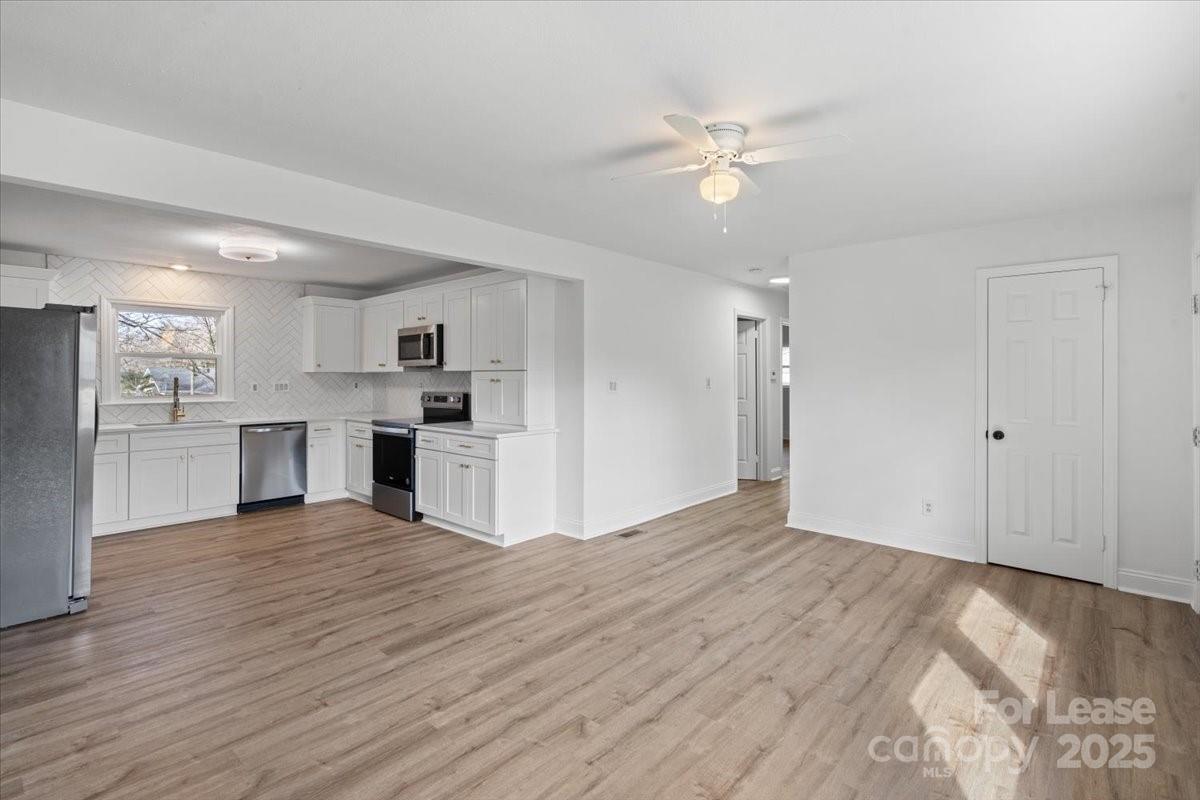 2220 Eastway Drive Property Photo 6