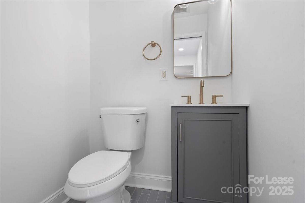 2220 Eastway Drive Property Photo 22
