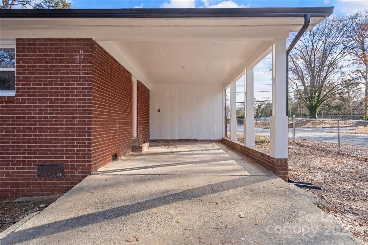 2220 Eastway Drive Property Photo 24