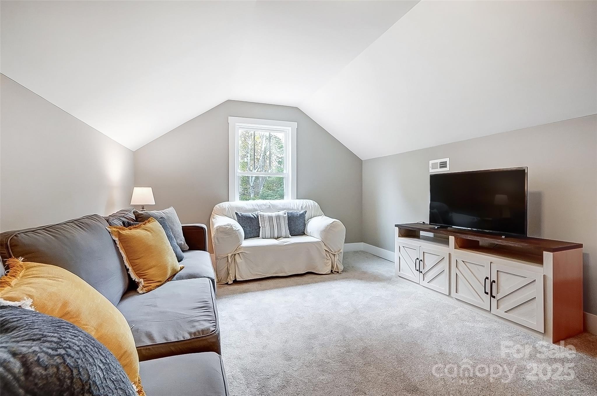 226 Hickory Street Property Photo 8