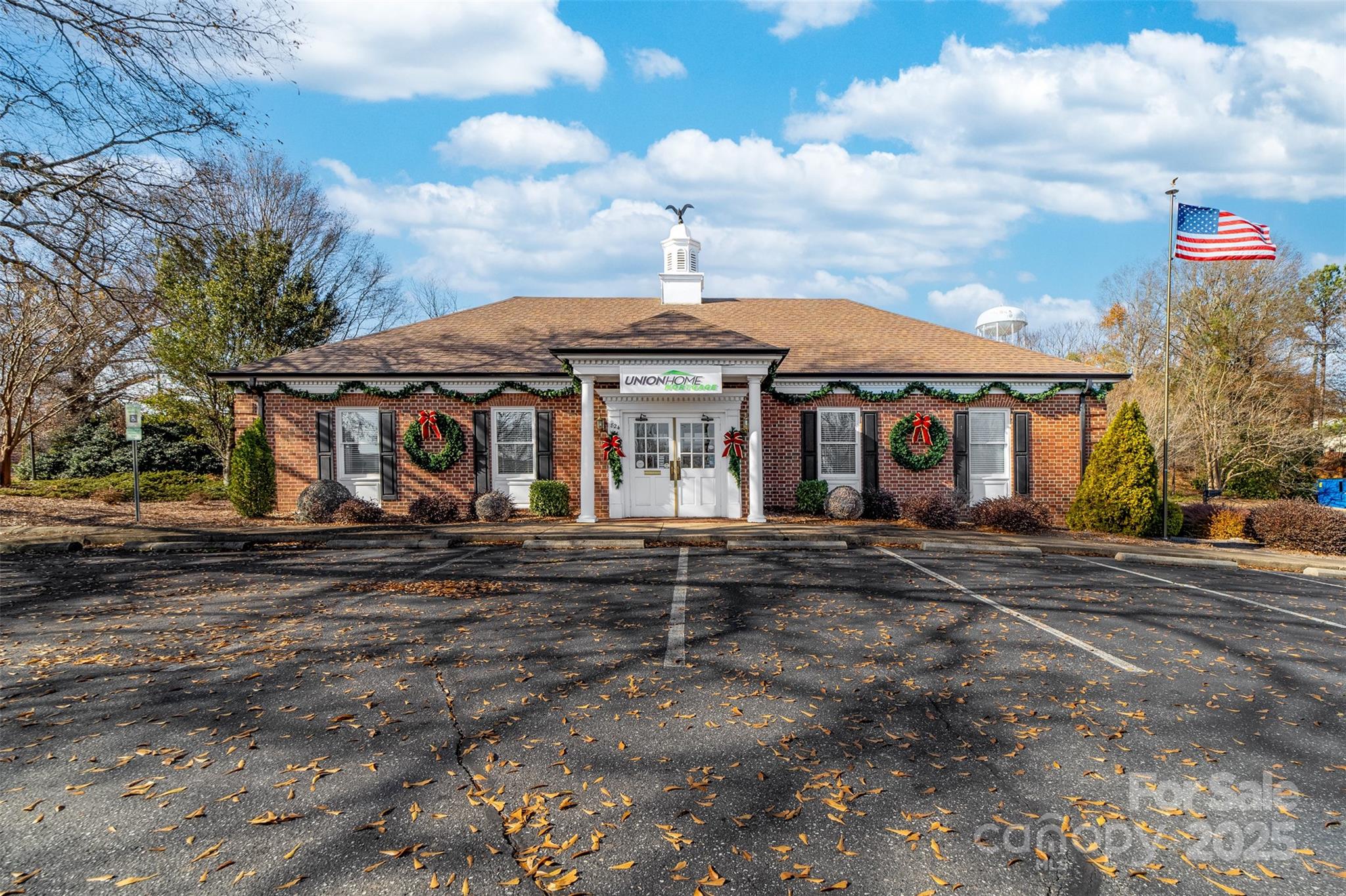 824 S Dekalb Street Property Photo