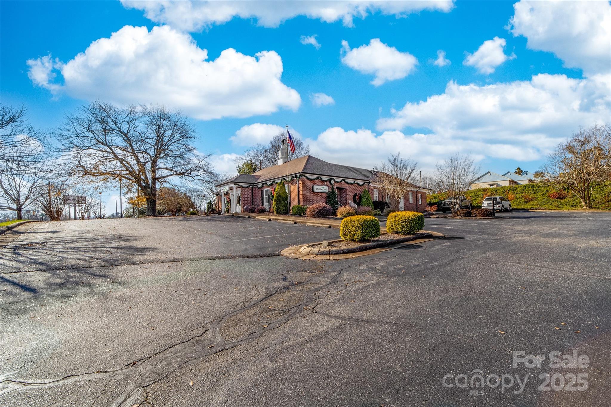 824 S Dekalb Street Property Photo 12