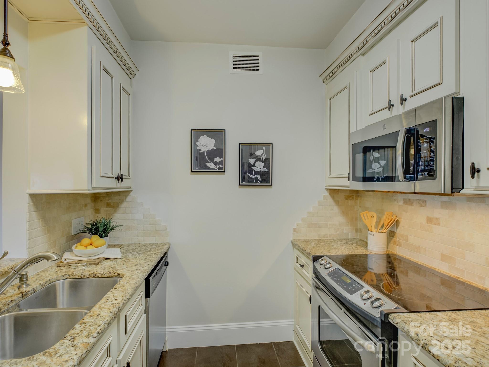 224 Poplar Street 19 Property Photo 2