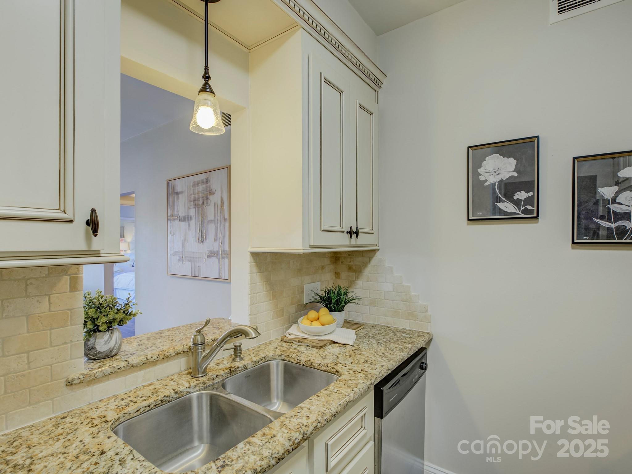 224 Poplar Street 19 Property Photo 3