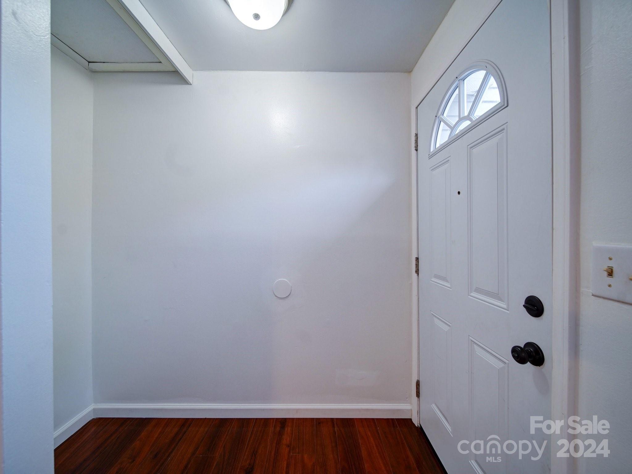 7800 Highbanks Court Property Photo 4
