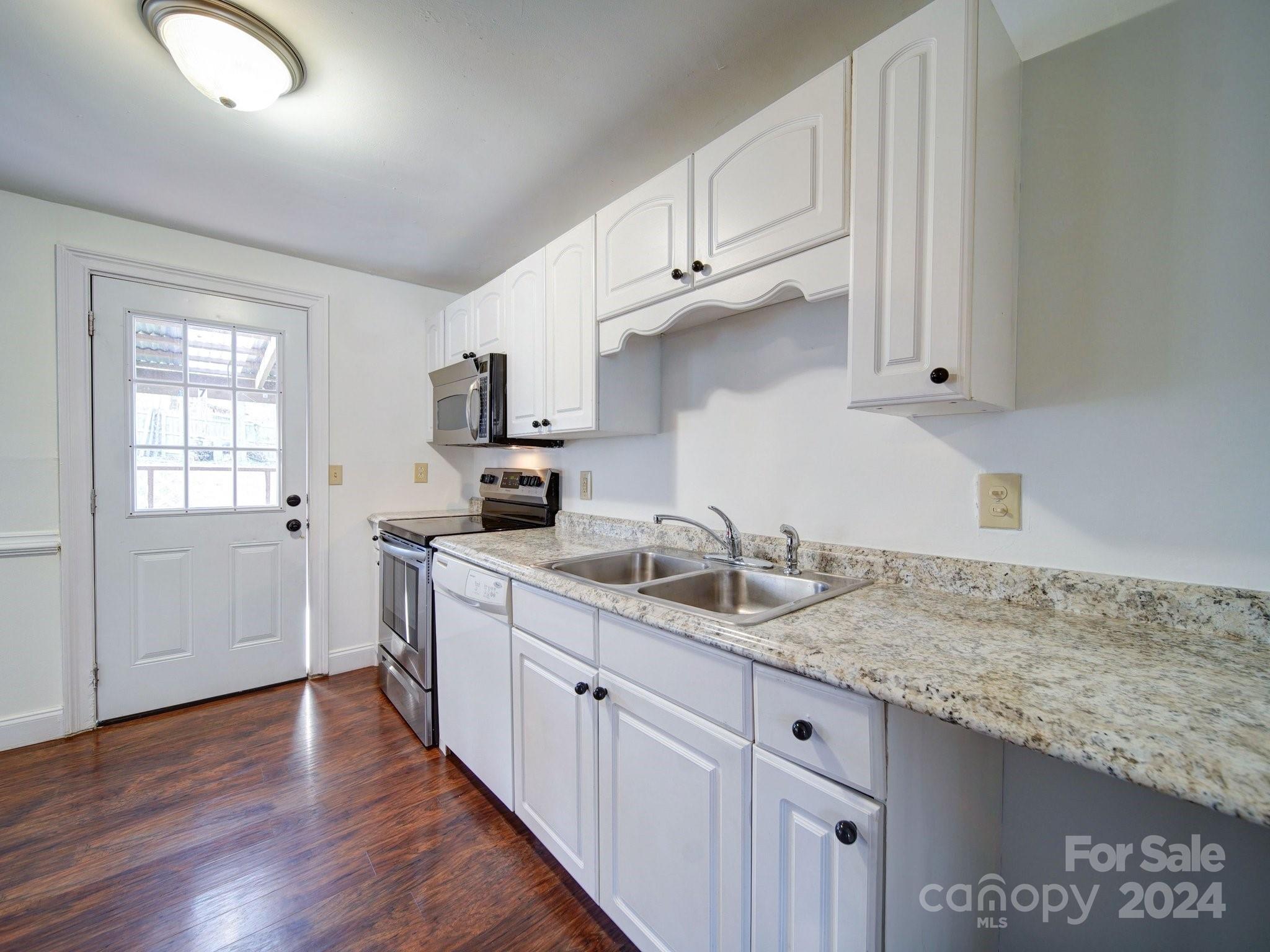 7800 Highbanks Court Property Photo 12
