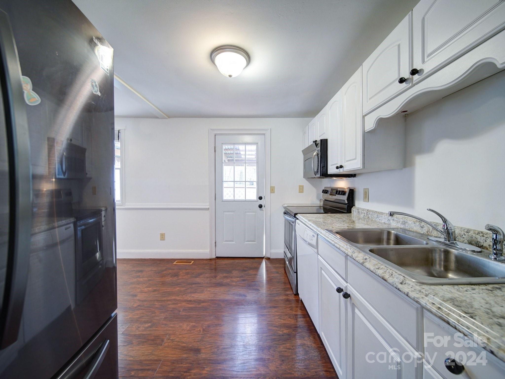 7800 Highbanks Court Property Photo 13