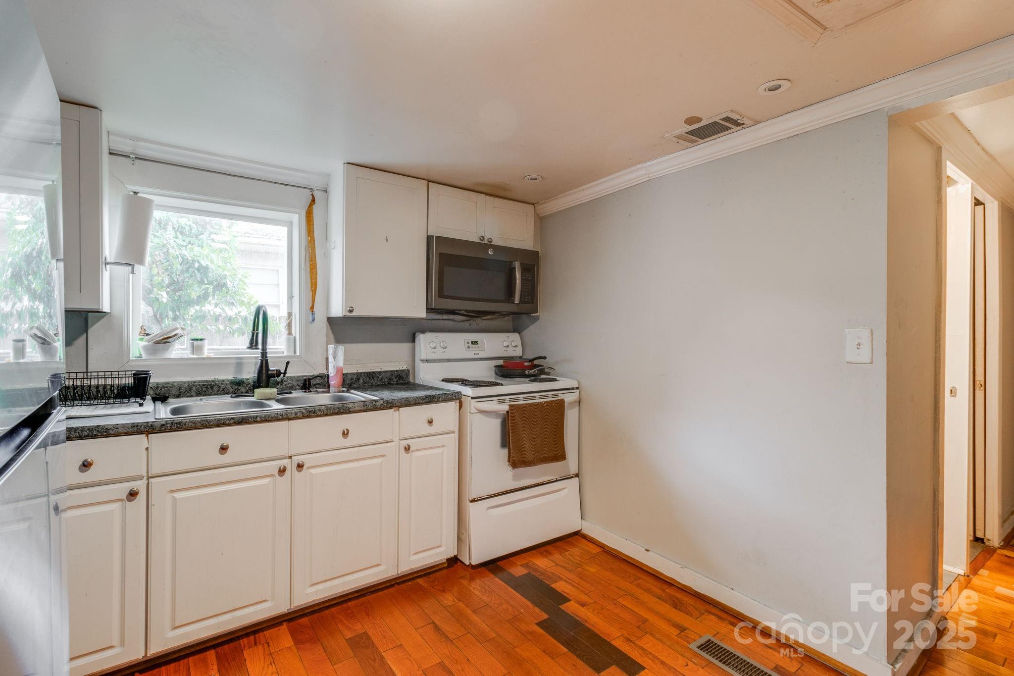 1909 Mitchell Street 57 Property Photo 9