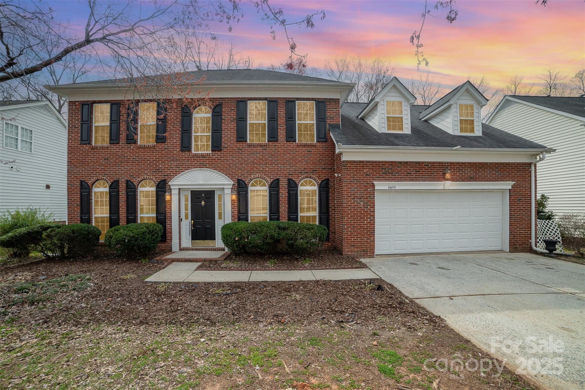 6654 Kingbird Court Property Photo