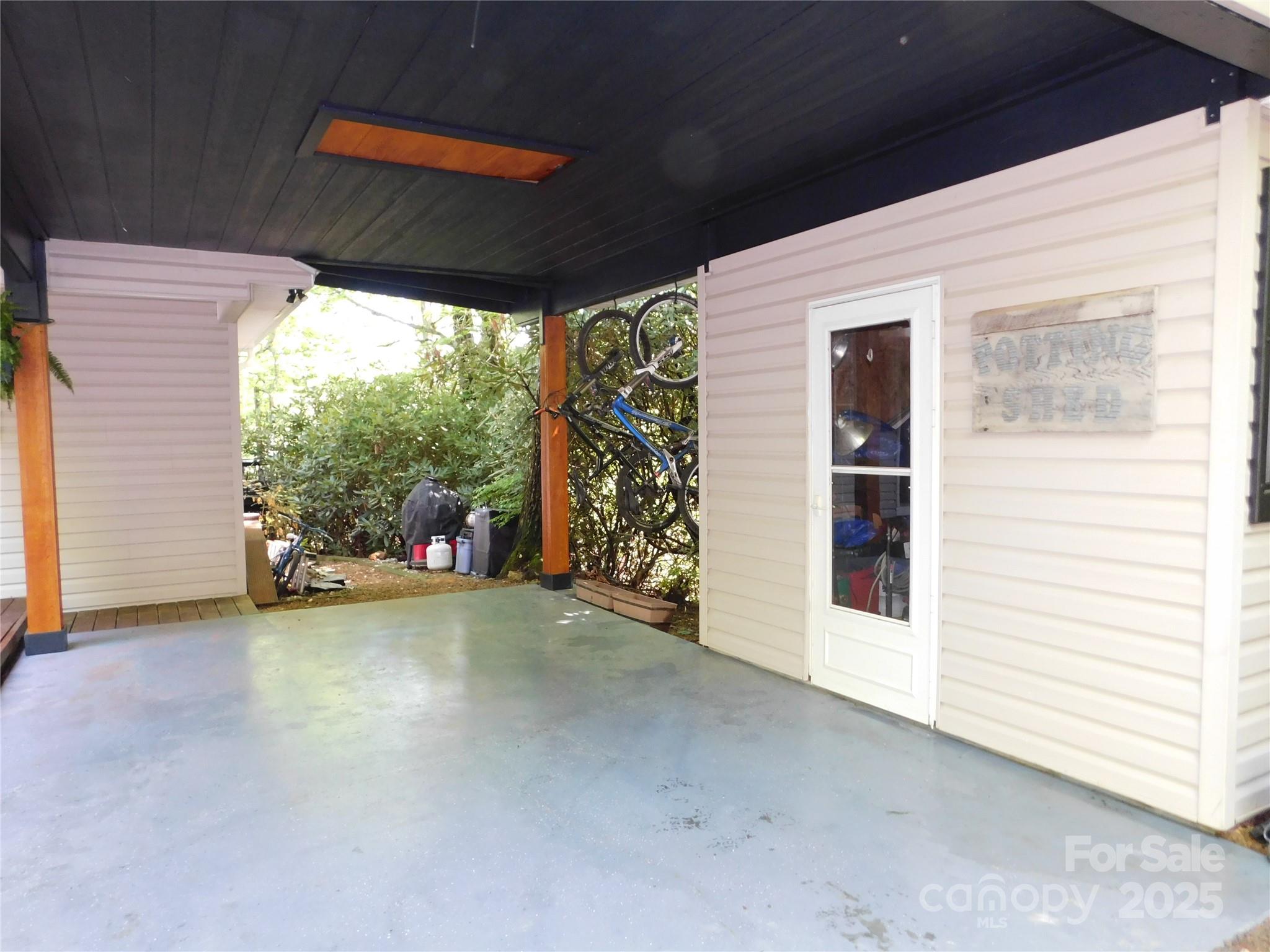554 Pisgah Forest Drive Property Photo 5