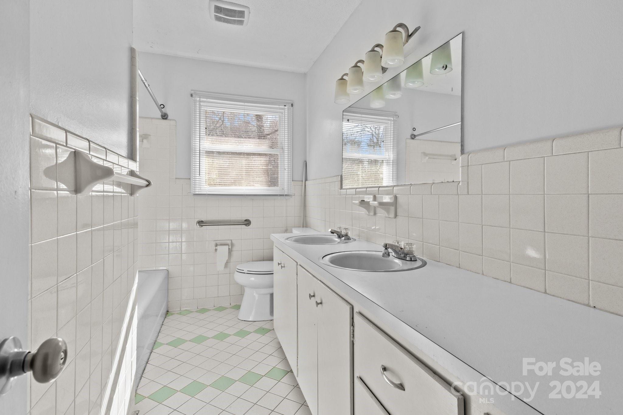 800 Peachtree Road Property Photo 8