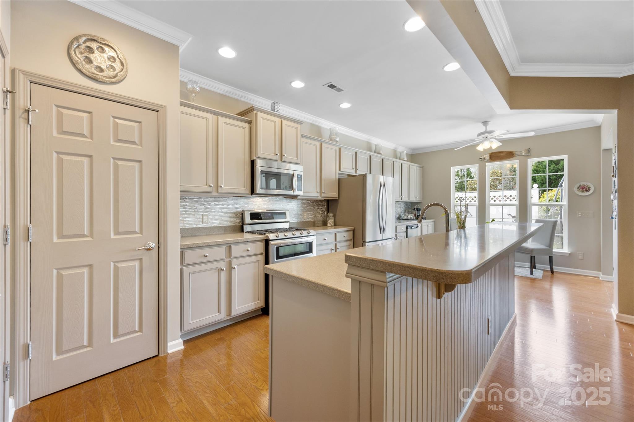 5981 Bison Court Property Photo 6