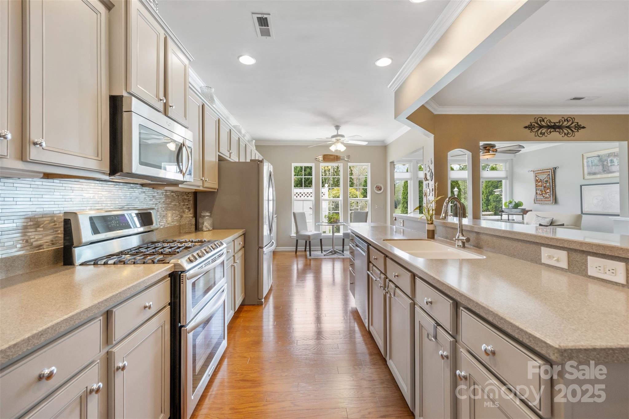 5981 Bison Court Property Photo 7