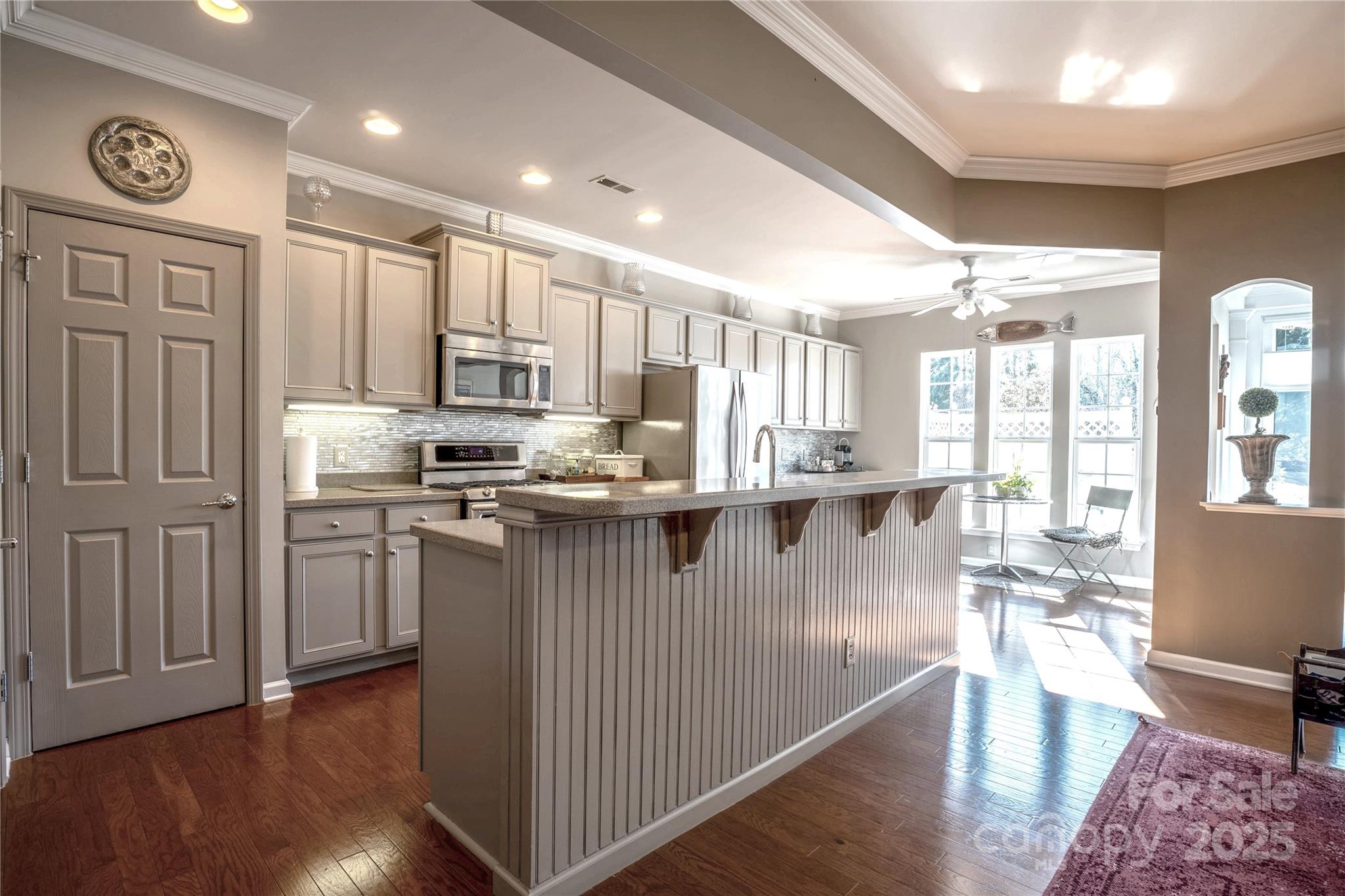 5981 Bison Court Property Photo 8