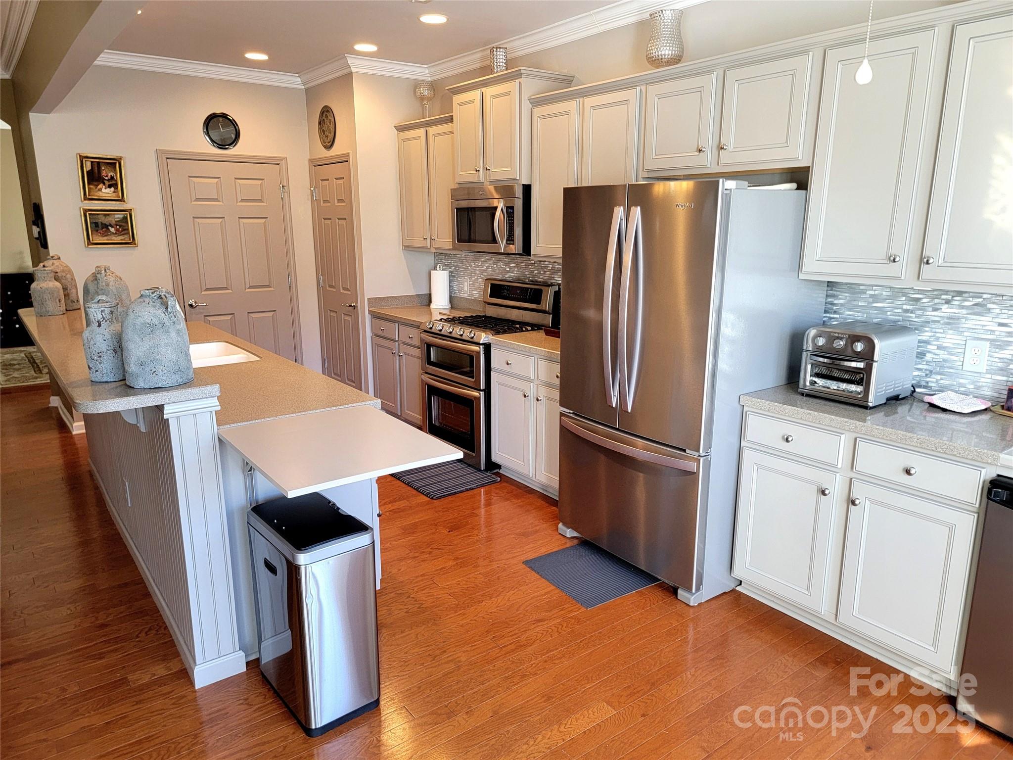 5981 Bison Court Property Photo 9