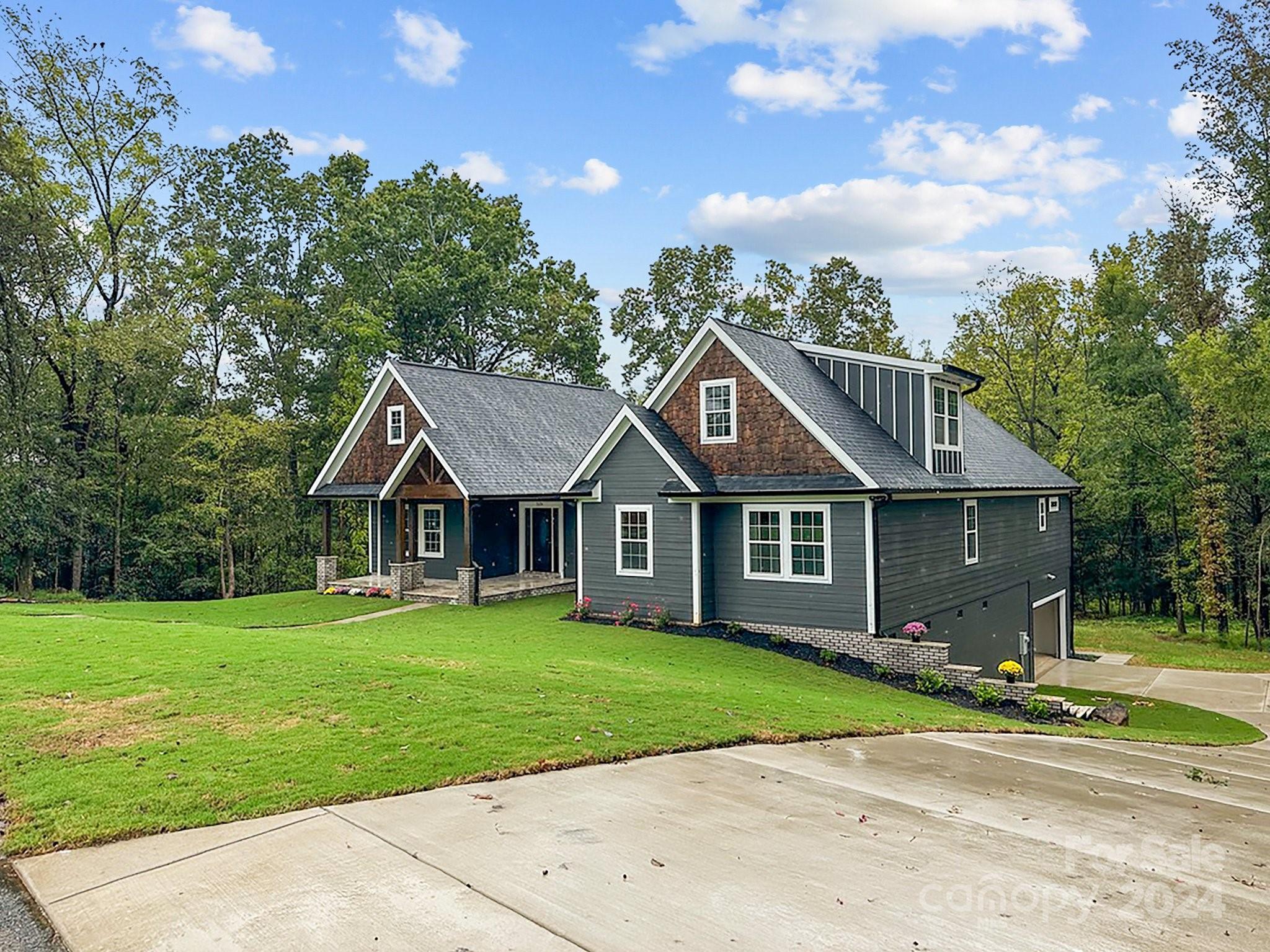 2694 Woodcrest Drive Property Photo 4