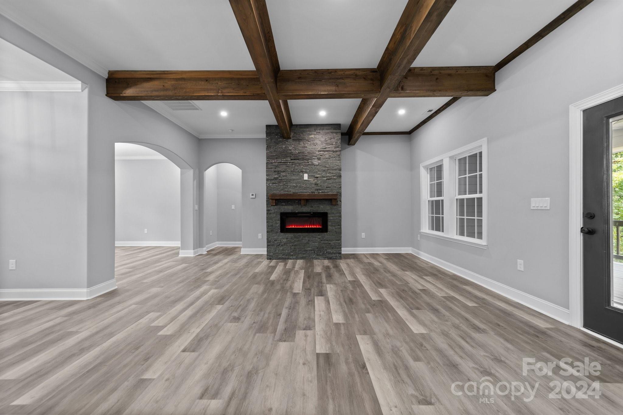 2694 Woodcrest Drive Property Photo 9