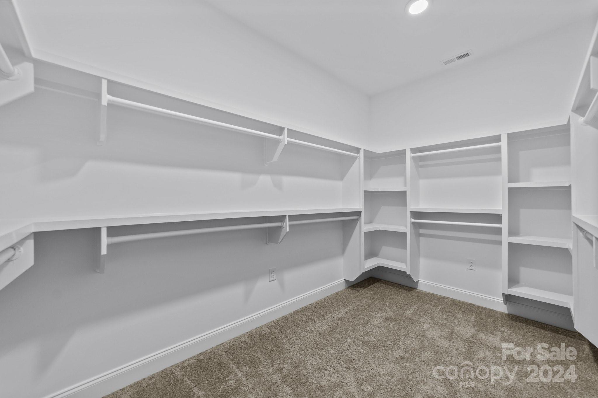 2694 Woodcrest Drive Property Photo 33