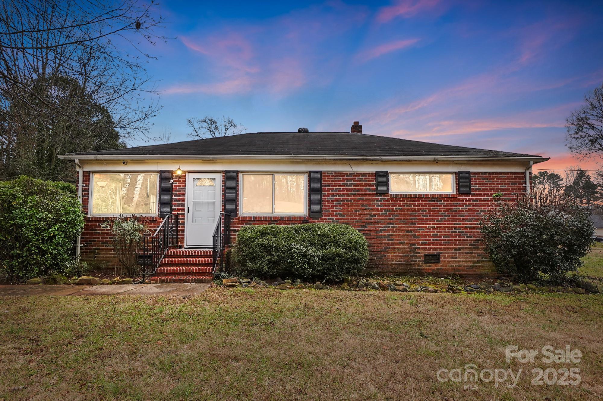 2504 Juniper Drive Property Photo 3